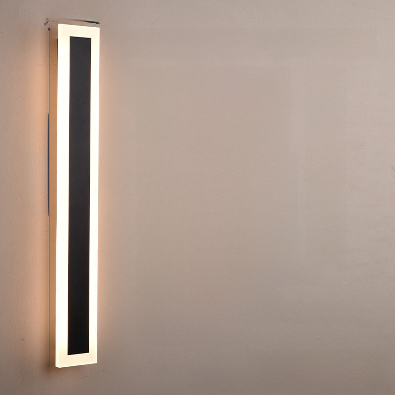 Outdoor waterproof wall lamp