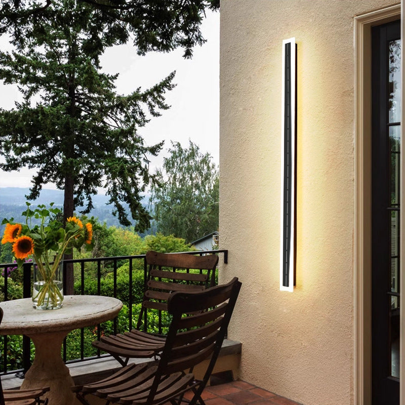 Outdoor wall lamp