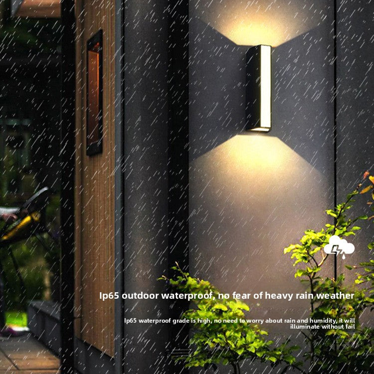 Outdoor wall lamp